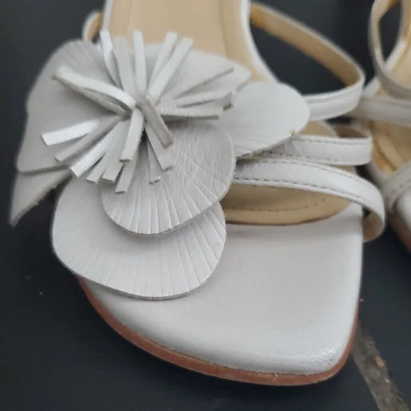 Figaro Club Ivory Floral Mid-Heel Slide Sandals With Heels Sz 5.5 Feminine Cute - Picture 10 of 11